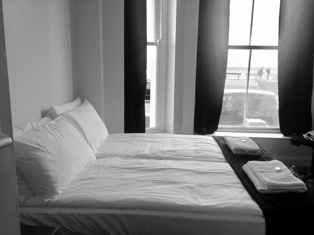 Pier 61 Guest Accommodation Хейстингс Екстериор снимка
